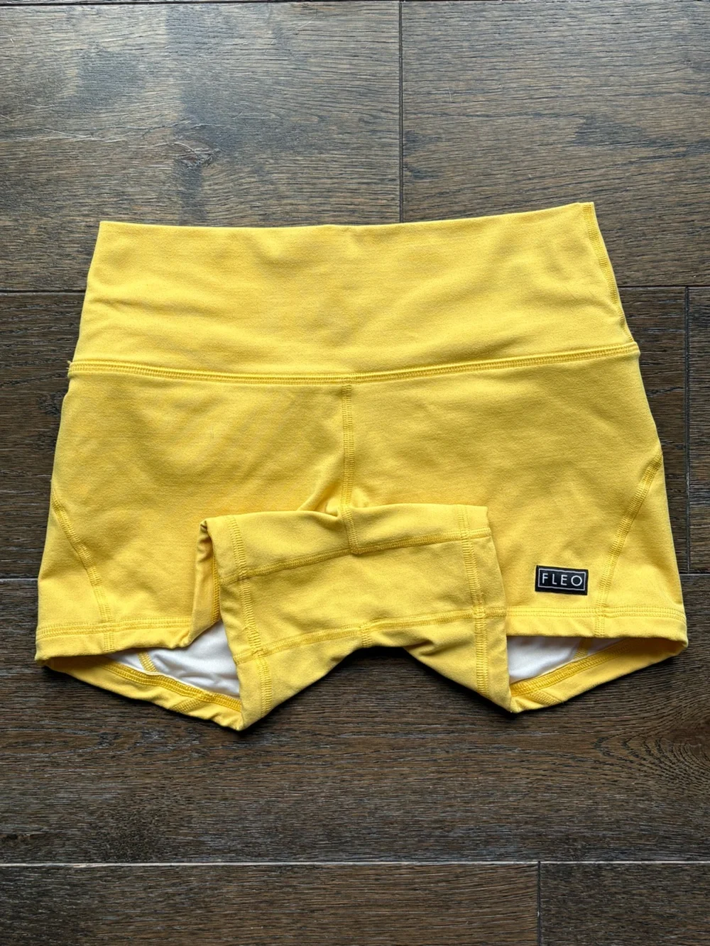 Fleo apex contour shorts